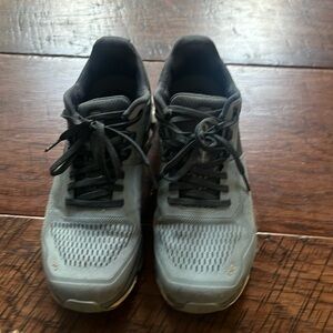 Oncloud Womens 7 shoes gently used Blue